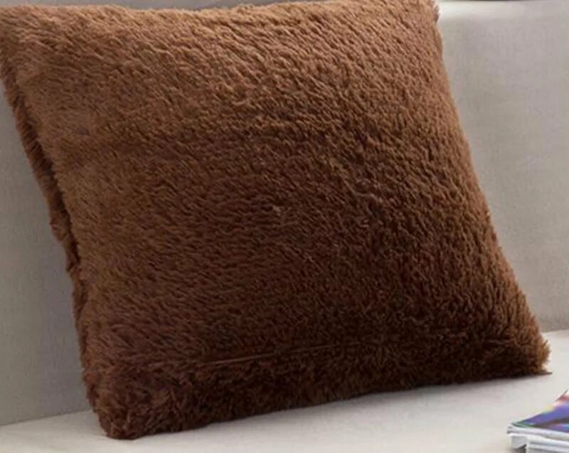 Наволочка мех. Подушка коричневый бархат. Orion наволочка 252204. Бордовая подушка. Подушка коричневая.