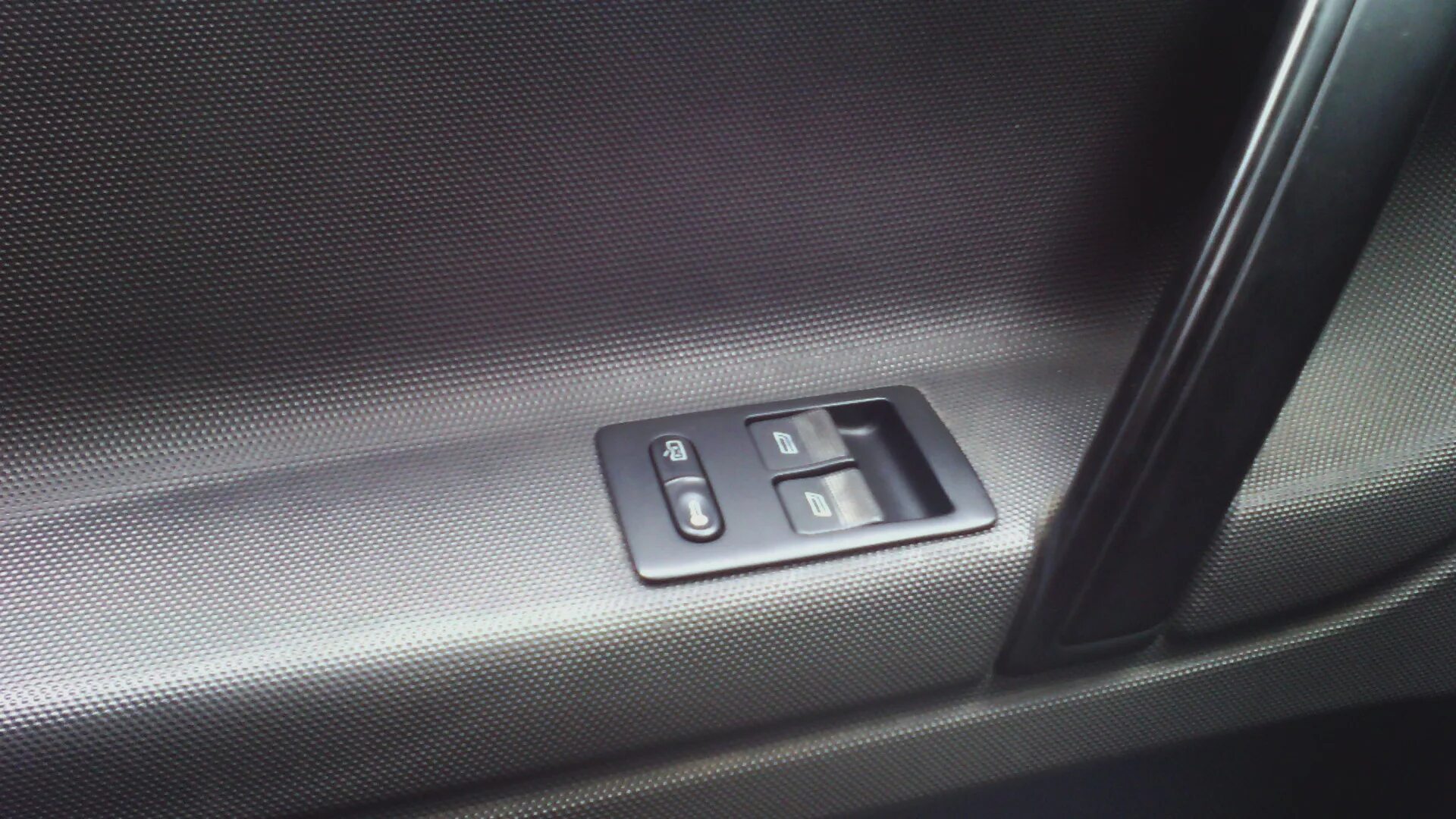 Кнопки vw polo. VW Polo 2013 переключатель стеклоподъемника. Выключатель стеклоподъемников Фольксваген поло. Поло седан 5 стеклоподъемников. Кнопка стеклоподъемника Polo 2013.