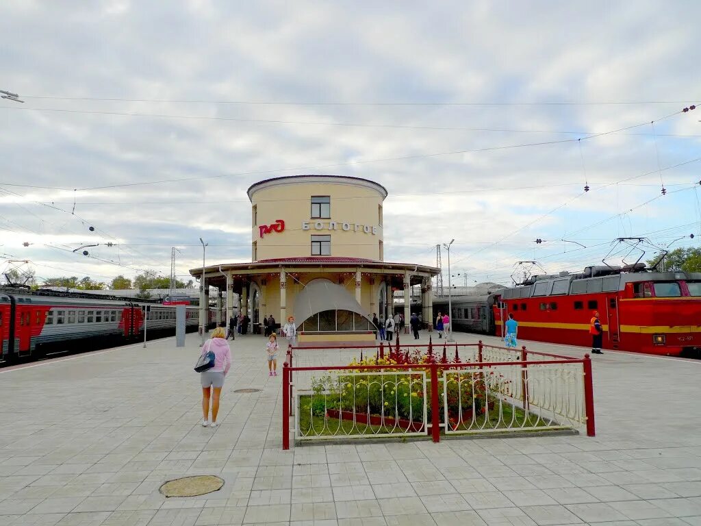 площадь города бологое тверская область. центр города бологое. площадь города бологое тверская область. достопримечательности города бологое. бологое памятник ленину.