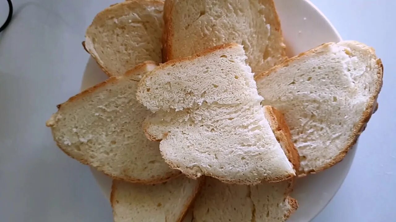 Хлеб из кислого молока. Хлеб на кислом молоке. Хлеб с кислым молоком. Хлеб домашний на молоке.