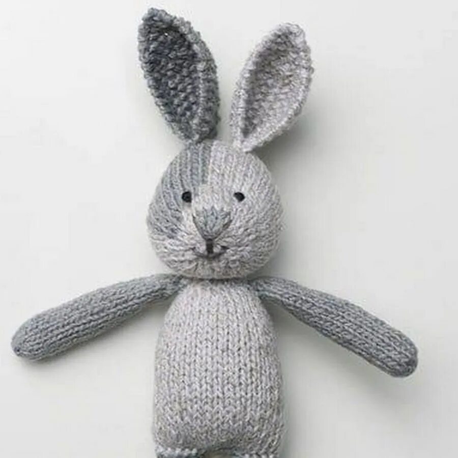 Заяц игрушка спицами. Заяц игрушка спицами. Зайка амигурушка. Игрушки спицами мастер класс. Заяц игрушка спицами.