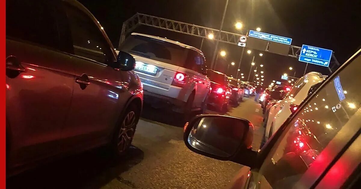 Крымский мост обстановка телеграмм. Пробка на крымском мосту. крымский мост пробки сейчас. чп на крымском мосту. машина на крымском мосту.