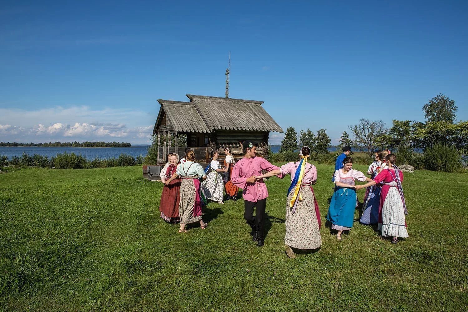 Место народа среди. Карелы Кижи народ. Карелы в Карелии. Народ Карелы и Республика Карелия. Национальный праздник Карелов чаша Укко.