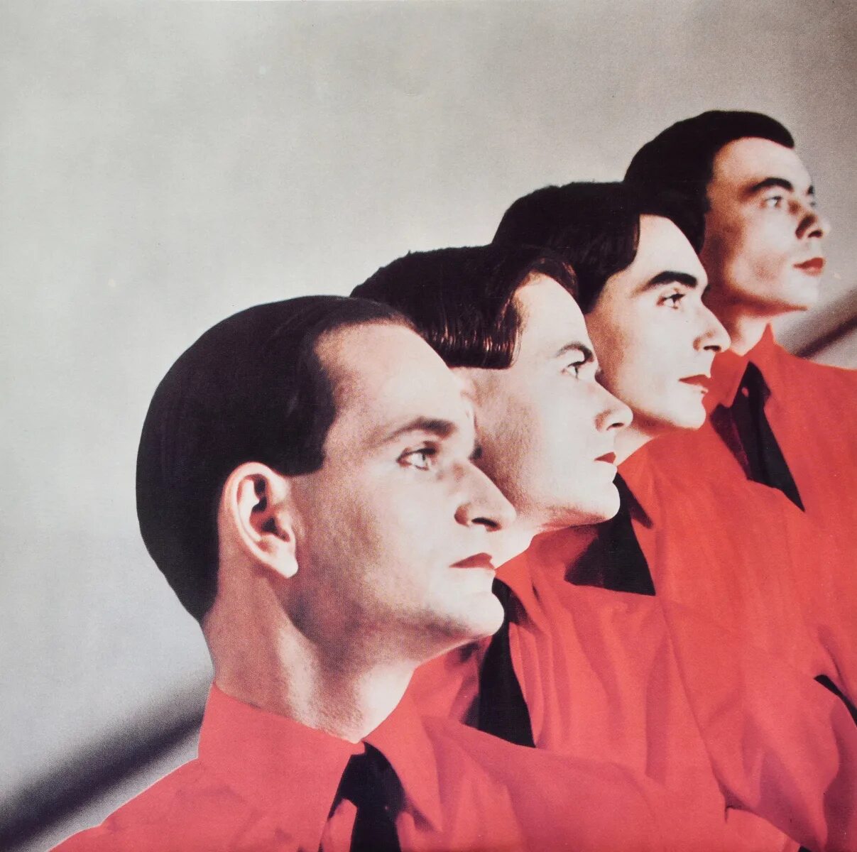 Man machine. Крафтверк группа. kraftwerk 1978. kraftwerk the man machine 1978. немецкая группа kraftwerk.