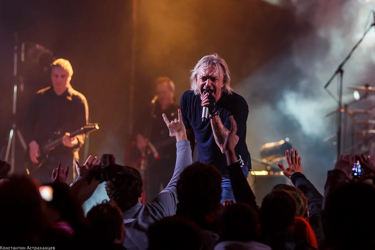 A2 green concert санкт-петербург. После концерта слушать. Ддт 1990. После концерта слушать. После концерта чиль.