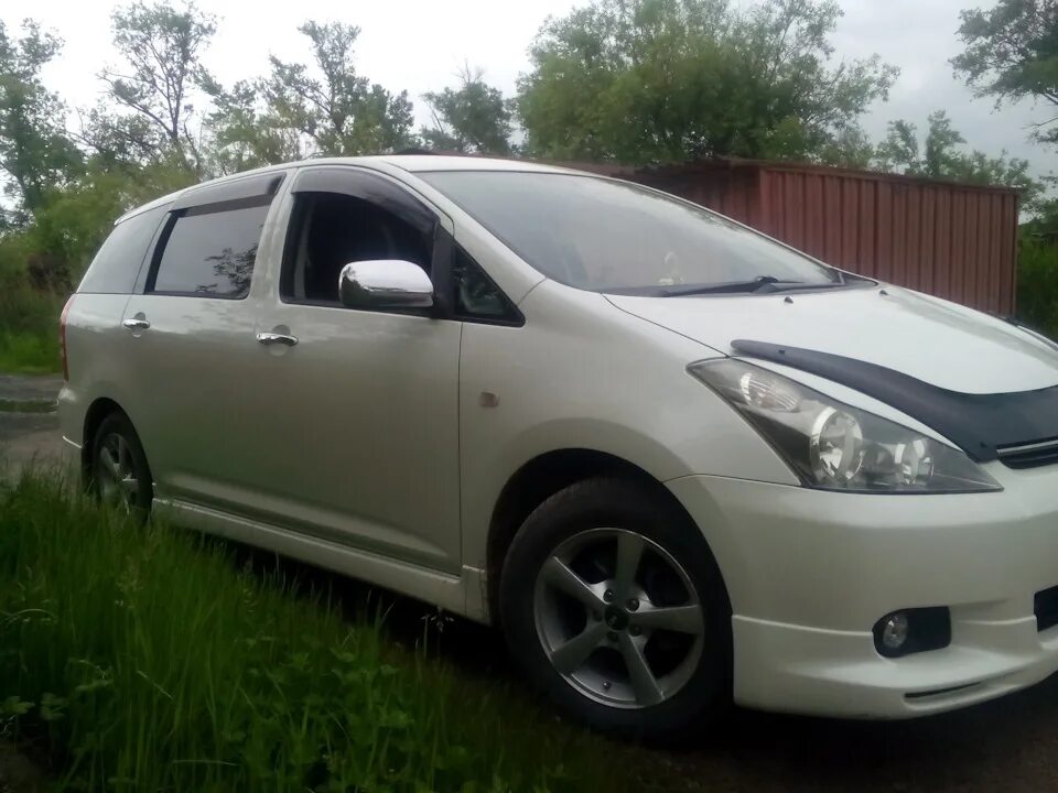 Дром купить виш. Тойота Виш 1.8. Toyota Wish 1.8. Тойота Виш 1.8 2003. Тойота Виш 13 года.