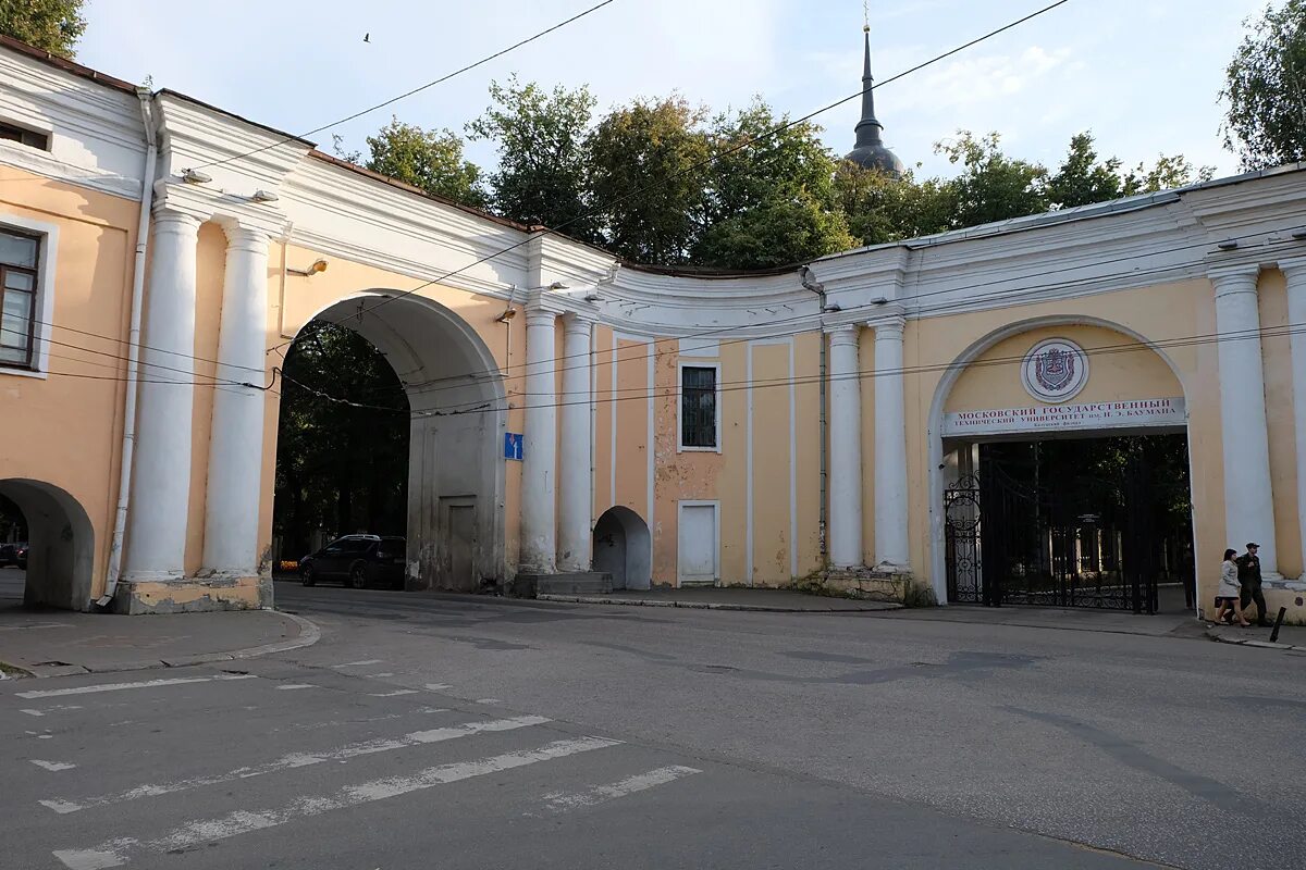 Арки присутственных мест калуга. Калуга исторический центр. Калуга арка присутственных. Присутственные места калуга фото. Присутственные места калуга.