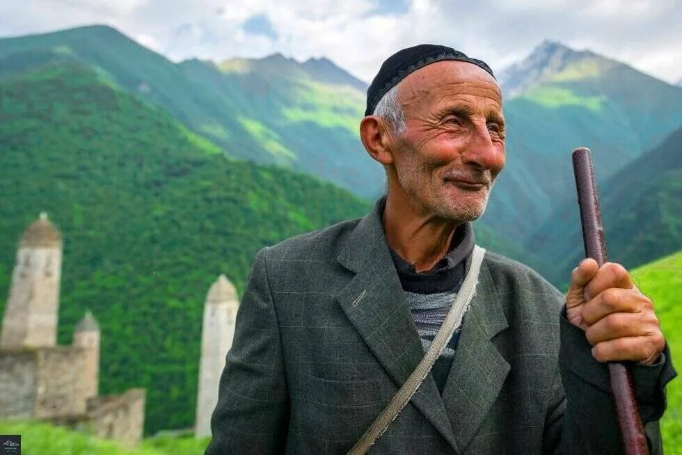 Рачинцы грузия. Жители горцы. Горец кавказ карачаевец. Национальный костюм чеченцы-аккинцы. Кавказский горец черкес.