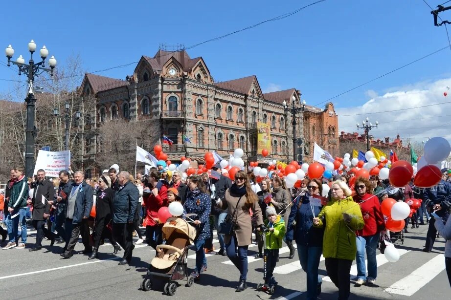 1 май хабаровск. 1 Мая Хабаровск. Жители Хабаровска. Хабаровск население. Шествие Хабаровский край.