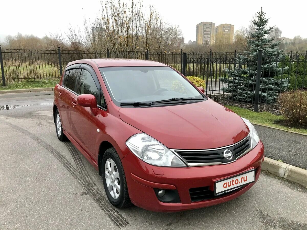 Ниссан тиида 2012 год. Nissan Tiida 2012. Ниссан Тиида 2012 года. Ниссан Тиида 2012 77-BK-693. Ниссан Тиида 2012 красный.