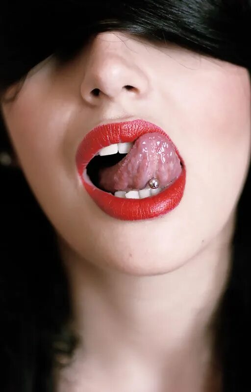 Губы ротик. Открытый рот девушки фетиш. искушения губ. модель с длинным языком angelfire. большие губы у девушек tongue.