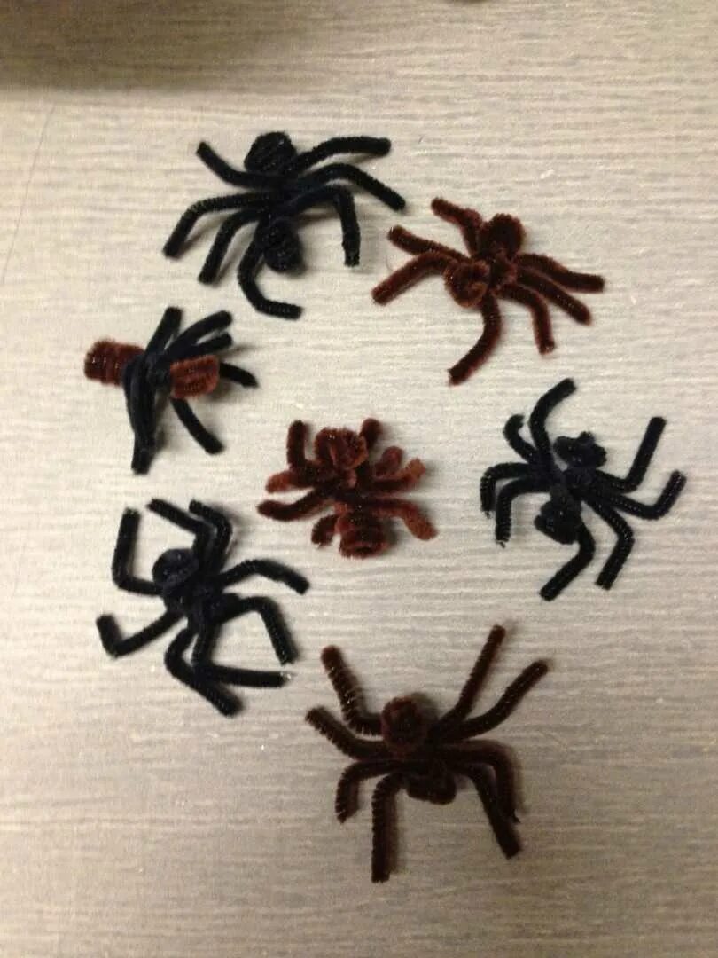 паук из синельной проволоки. паучок из проволоки пушистой. поделка паучок из бумаги. паук из синельной проволоки. паучок из проволоки пушистой.