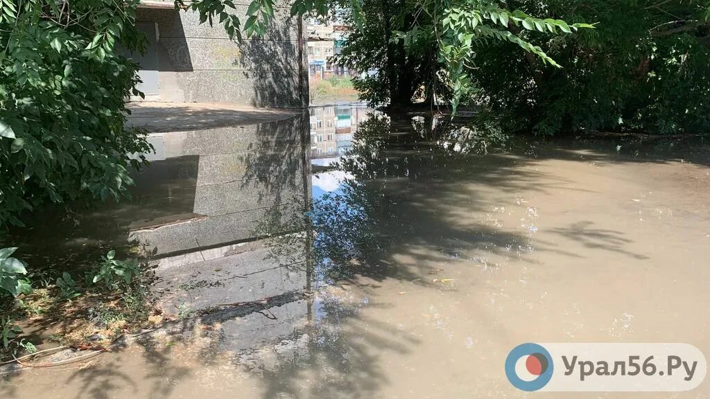 Какие улицы затопила в городе орске. Наводнение в Орске. Остановка кинотеатр мир Орск. Затопило ленту в Орске. Гагарина затопило Орск 2005 год.