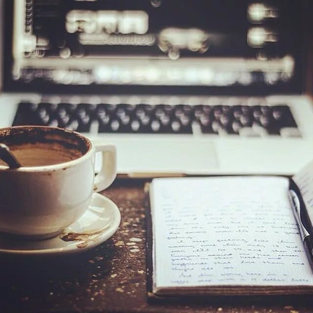 Утро рабочая тетрадь. Кофе. Красивый кофе. Кофе и сигареты. Книга о кофе.