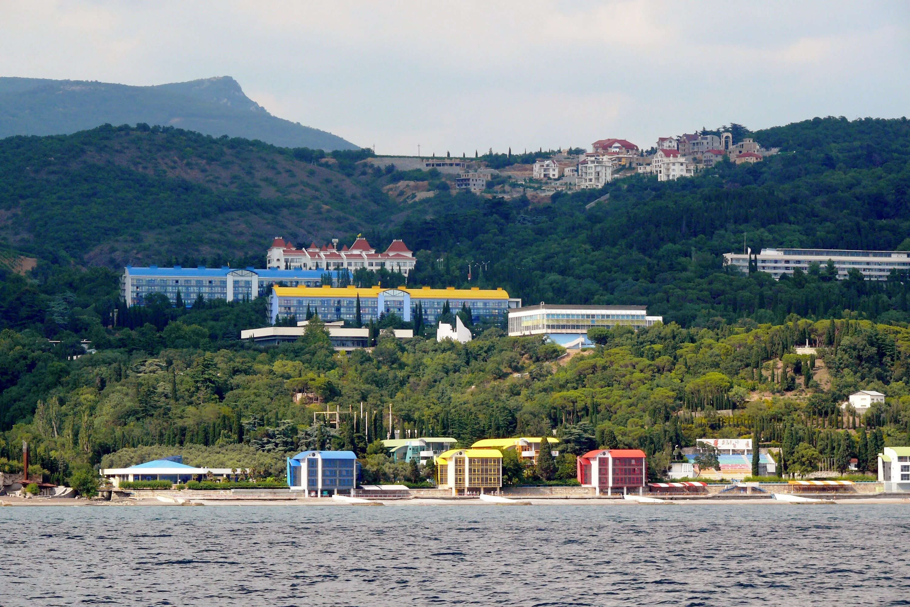 Какой международный детский центр находится в крыму. Лагерь Артек в Крыму. Артек Ялта. Гурзуф лагерь Артек. МДЦ Артек Гурзуф.