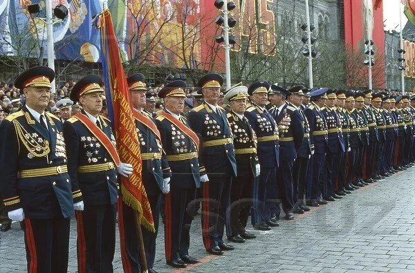 9 мая 1985 года. 9 мая 1985 года. Парад победы 1975. День победы 1985 год. 1985 москва день победы.