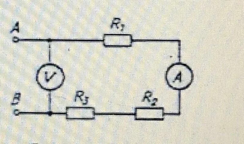Амперметр между двумя резисторами. Падение напряжения на амперметре. Амперметр между 4 резисторами. Что показывает амперметр. Идеальный амперметр имеет