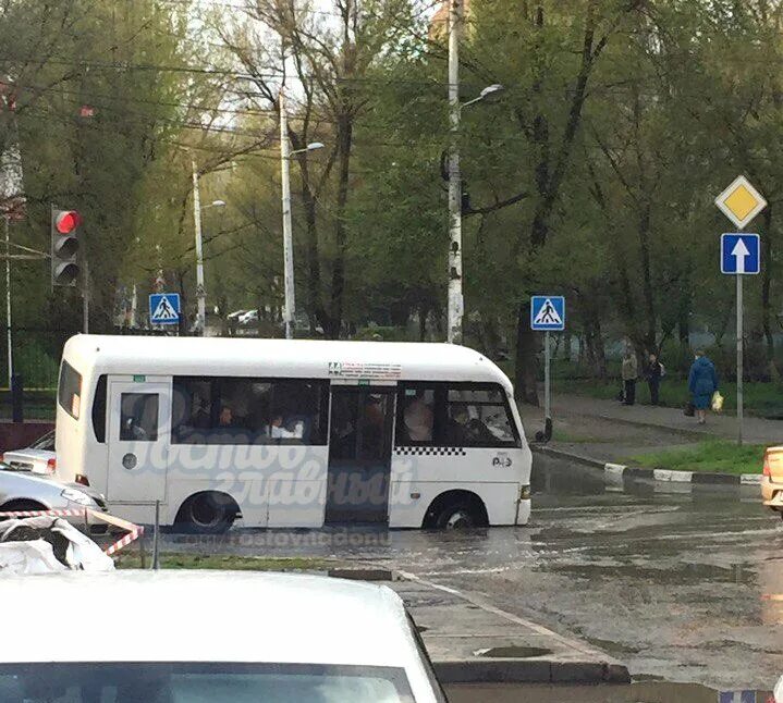 Грязные автобусы Ростов на Дону. Маршрутка с Ростова с людьми. Утро в ростовских маршрутках. Грязные маршрутки Краснодара. Куйбышева ростов автобус