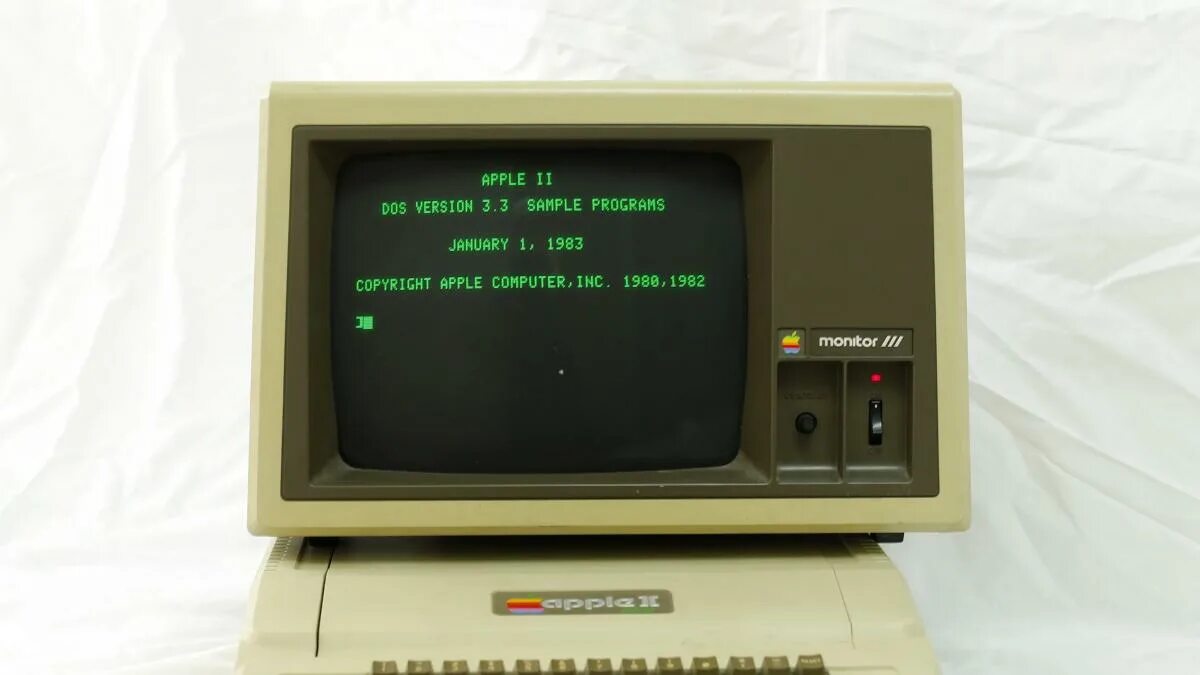 Дос фото. Apple-II 1988. Apple Macintosh 1980. Apple dos 3.1. Макинтош компьютер.