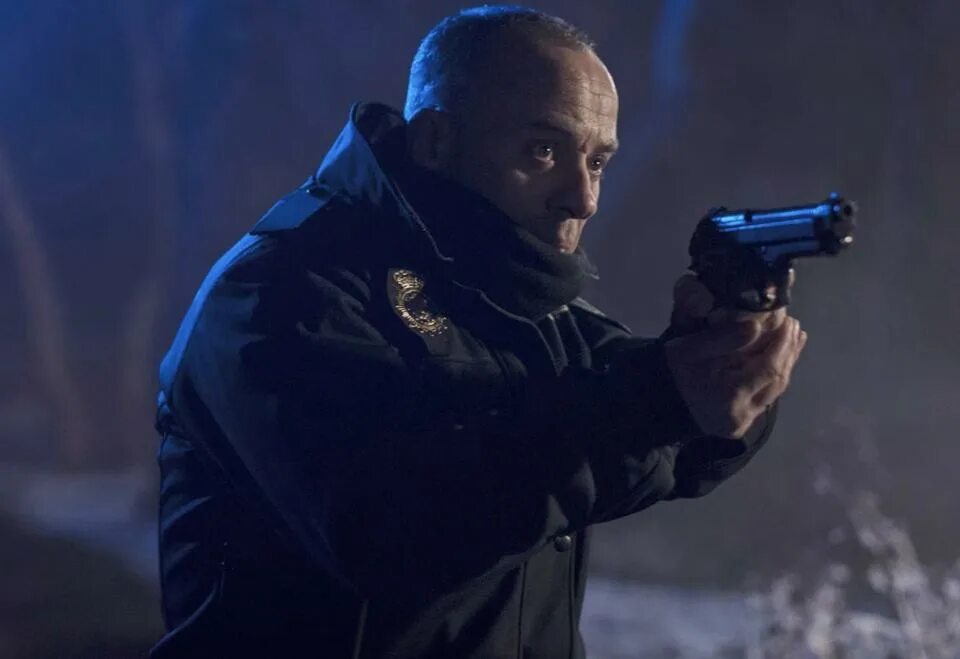 Триллеры 2021. Триллер 2021 зарубежные. Мириам далмазио. Триллер 2021 зарубежные. Дом на сосновой улице ужастик.