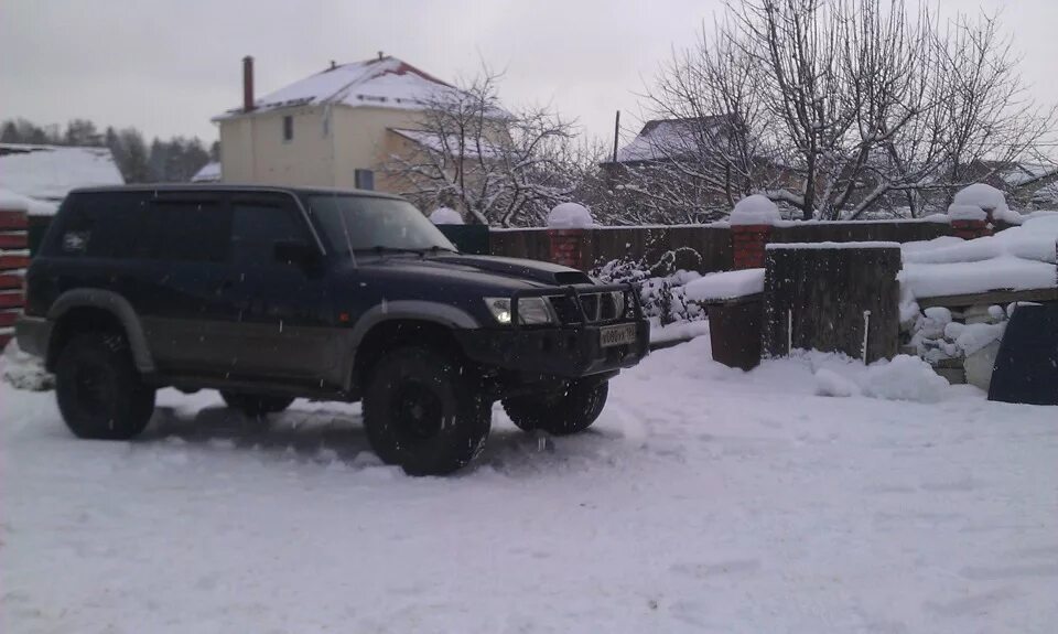 Ниссан патрол капот. Воздухозаборник Ниссан Патрол y61. Ноздря на Патрол у61. Ноздря на Nissan Patrol y61. Ноздря на капот Nissan Patrol.