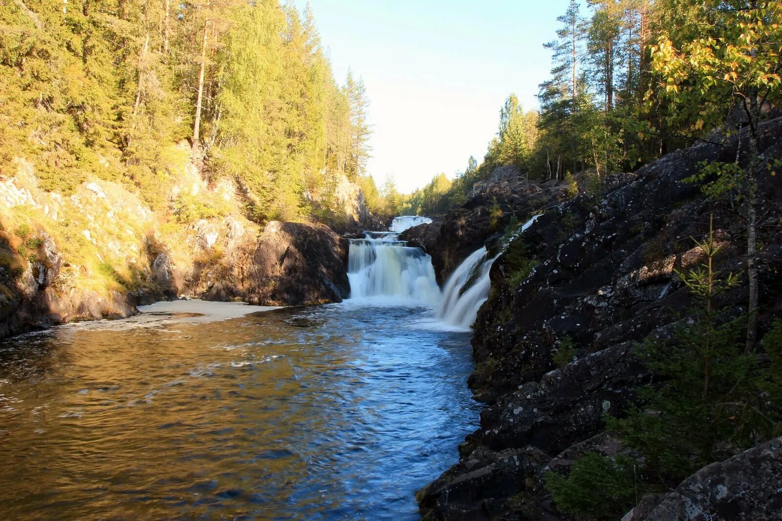 Национальный парк Кивач. Петрозаводск водопад Кивач. Юканкоски водопад Карелия. Петрозаводск достопримечательности водопад Кивач. Водопад в карелии название