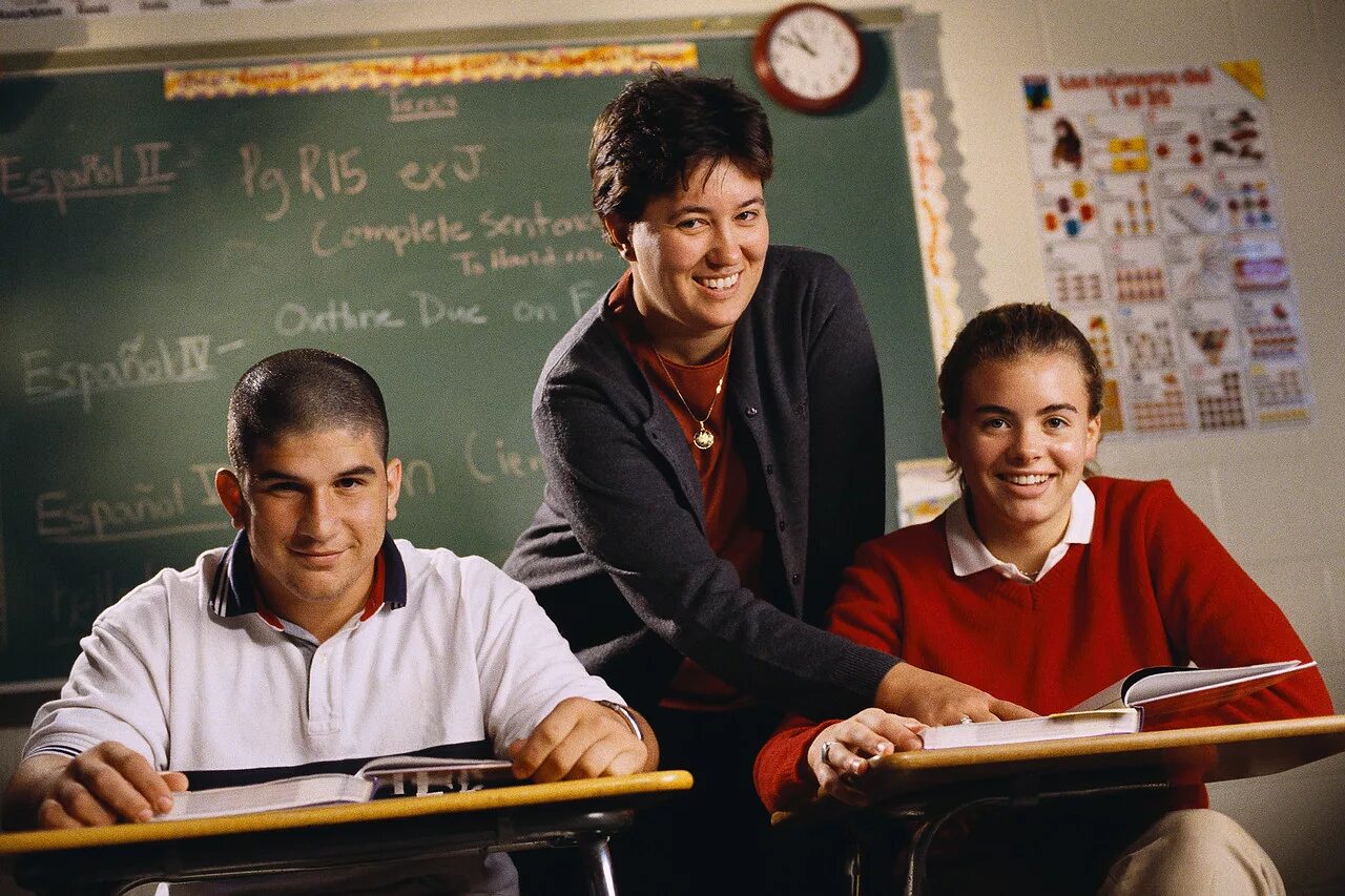 Peter helped the pupils to translate