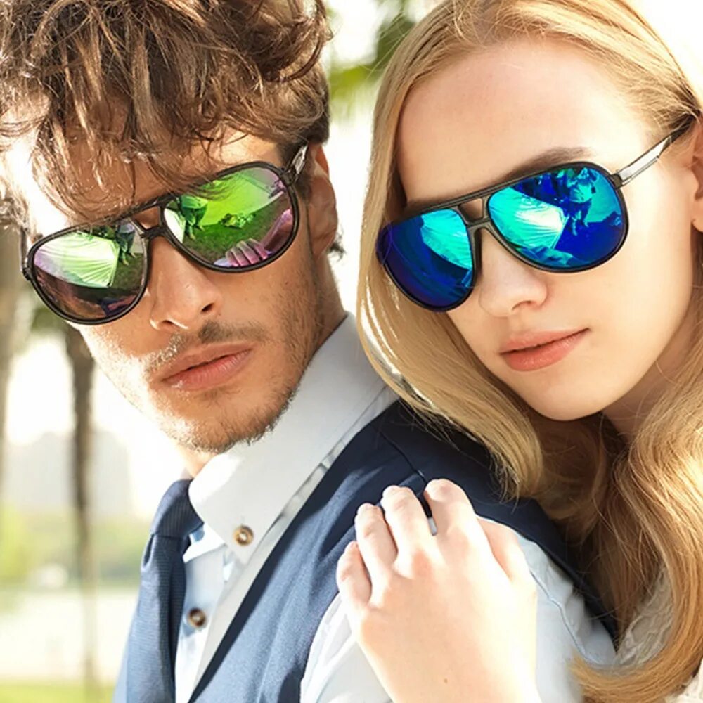 Unisex sunglasses. Очки. Стильные солнцезащитные очки для мужчин. Яркие очки. Парень и девушка в солнцезащитных очках.