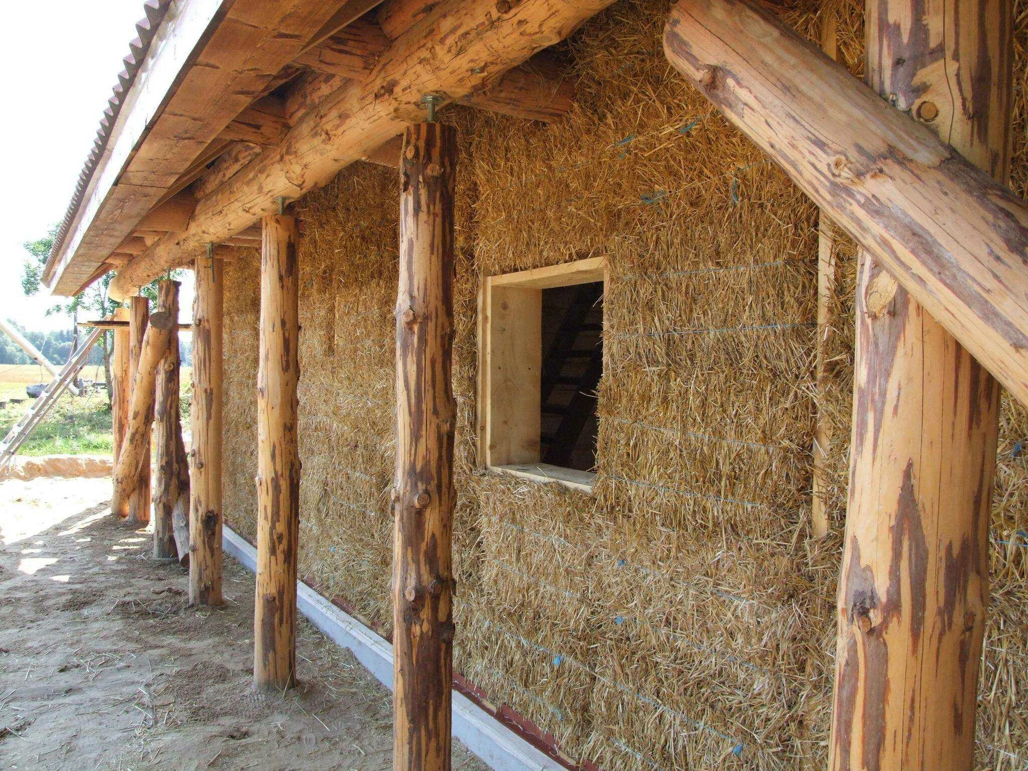 Straw bale house. Соломенный дом. Амбар с соломенной крышей. Сарай из соломы. Овчарня из соломы.