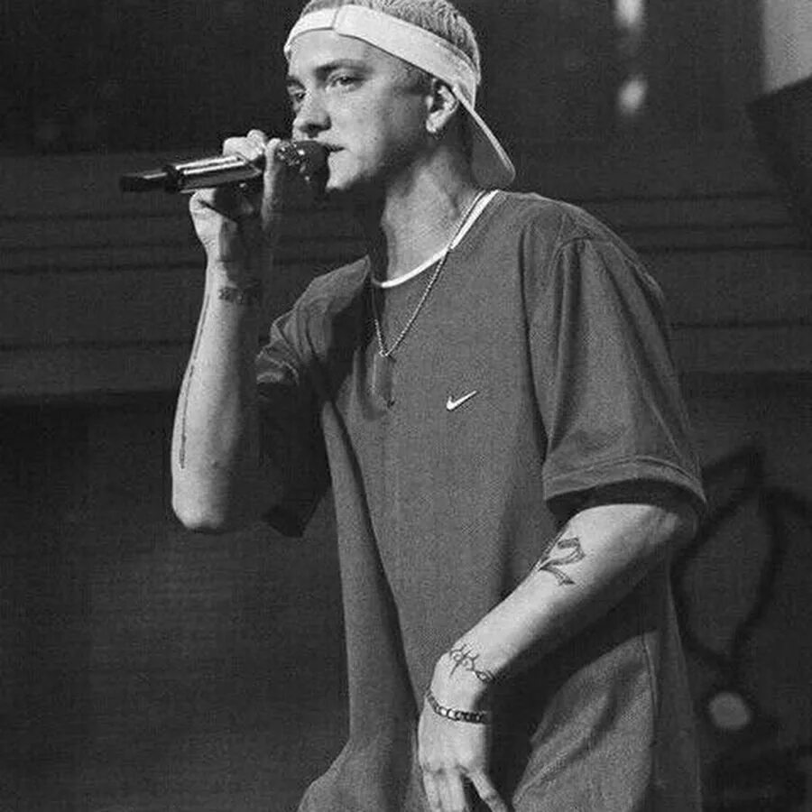 Эминем гангстер. Эминем стиль. Eminem стиль 2020. Eminem 2000.