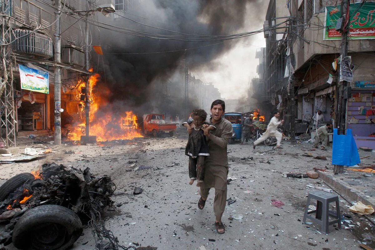 2004, ирак). 06. взрыв автомобиля в сирии. в столице ирака багдаде произошли два взрыва. подрывы террористов.