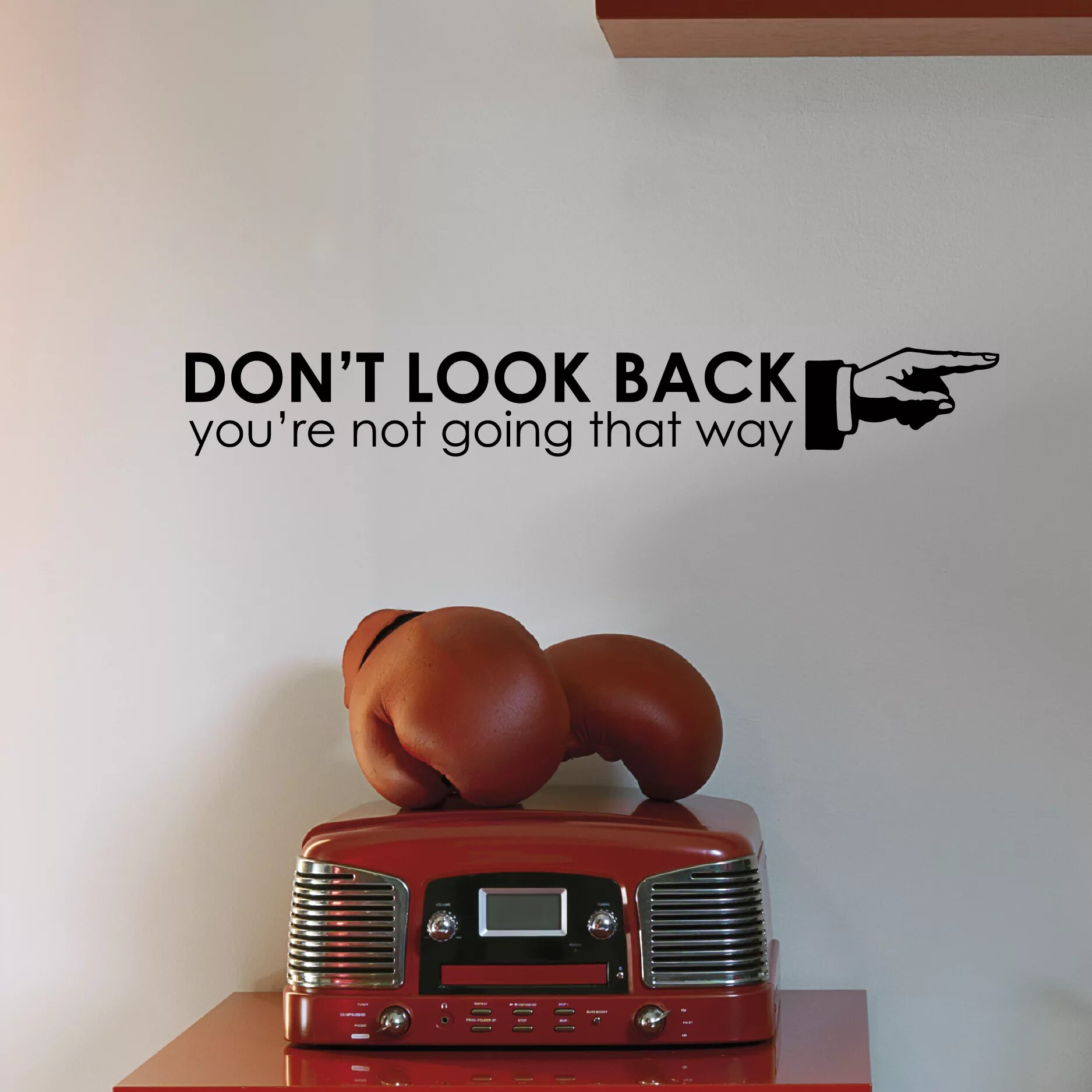 Never don't look back. Картина с надписью dont look at back. Look back read. Look back read. Don't regret.