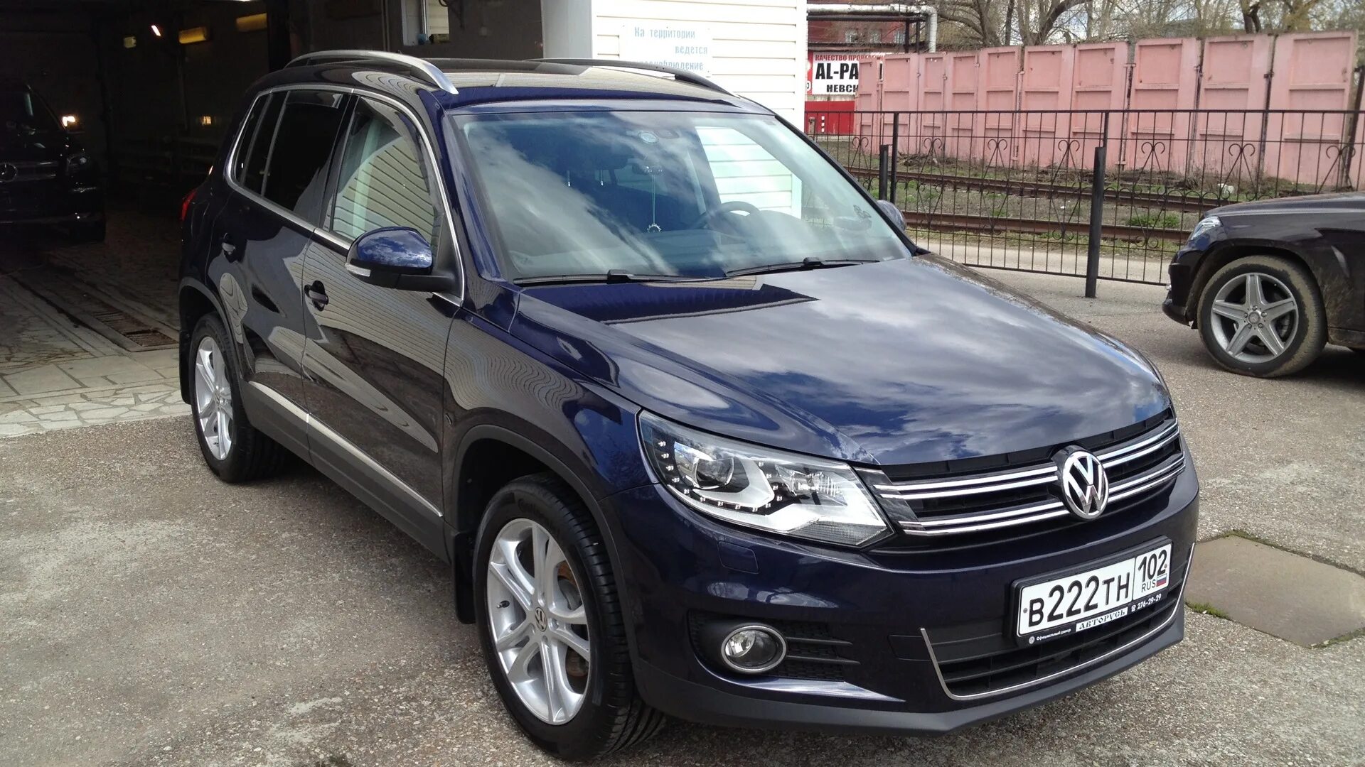 Volkswagen tiguan 2014. Volkswagen Tiguan 2014 синий. Фольксваген Тигуан 2.0 турбо дизель. VW Tiguan 2014 черный. Фольксваген Тигуан темно синий.