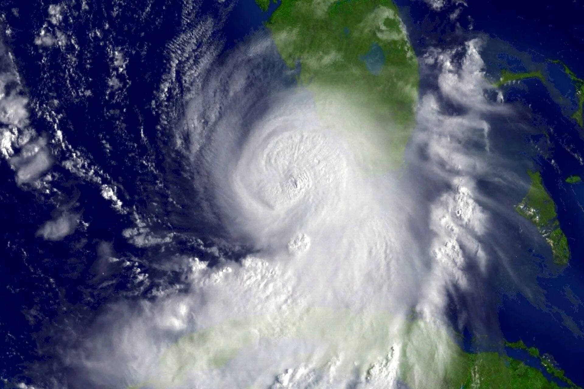 Ураган Катрина 2005. 2005 Год: ураган Катрина. Тропический циклон Катрина. Тайфун Катрина 2005.