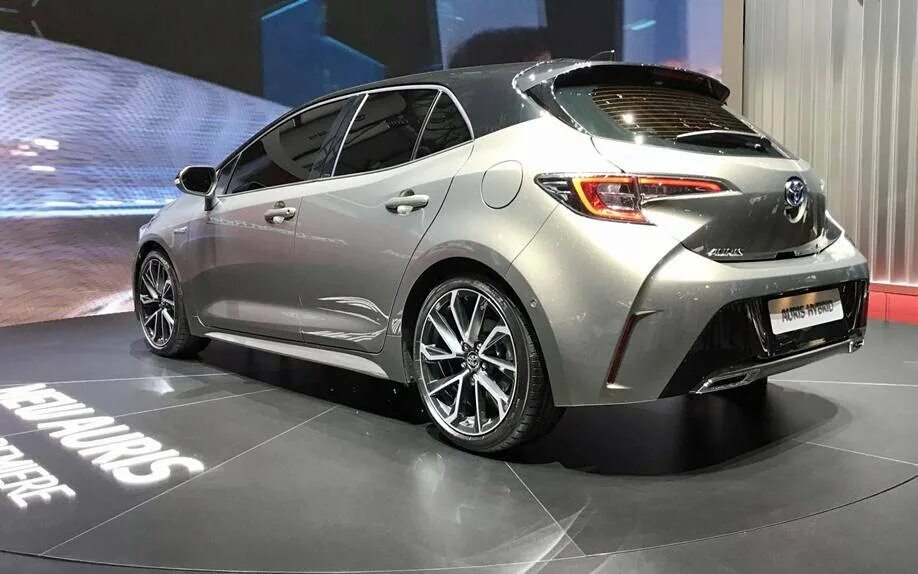 Тойота аурис 2018 фото. Toyota auris hybrid 2018. Аурис 2018 года. Toyota auris 2018 универсал. Toyota auris 2018.