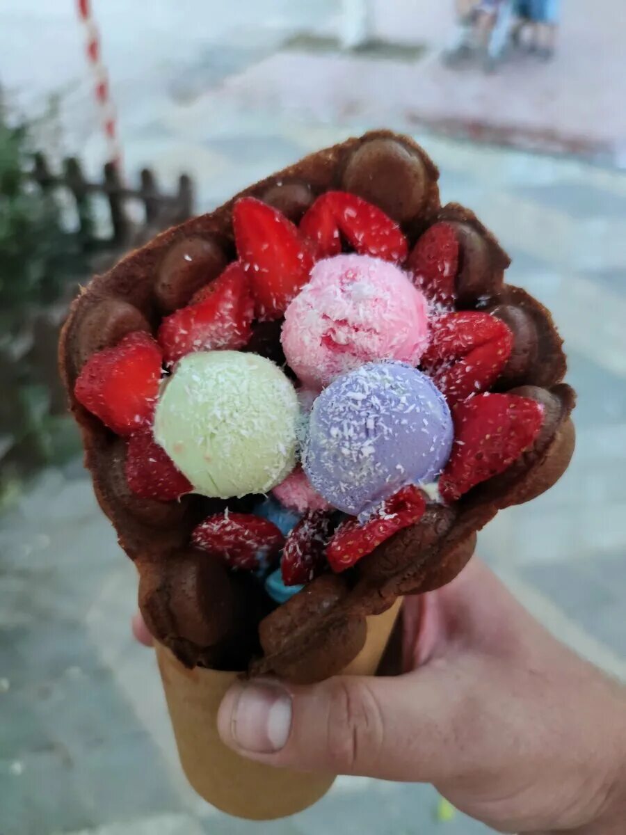 самое вкусное мороженое в мире. вкусное мороженое. самое вкусное мороженое. порция мороженого. мороженое на ярмарке.