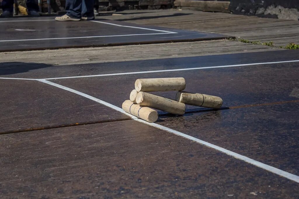 Спортивная игра городки. Городки фигуры. Городошный спорт. Городошный спорт что это. Городошный спорт что это.