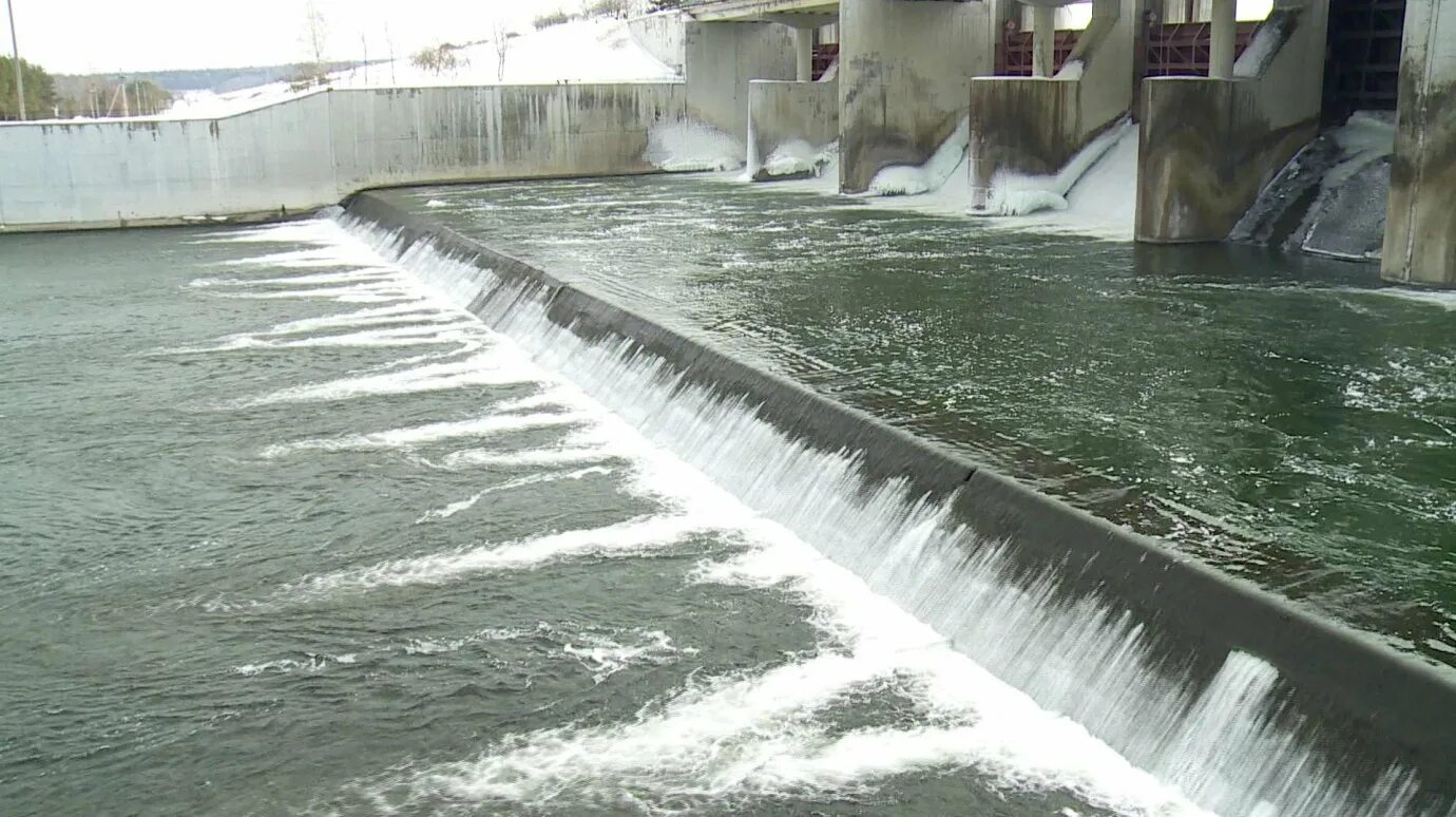 Дамба на Сурском водохранилище в Пензе. Сурсая ГЭС. Павловский шлюз Башкортостан. Сурский гидроузел пенза