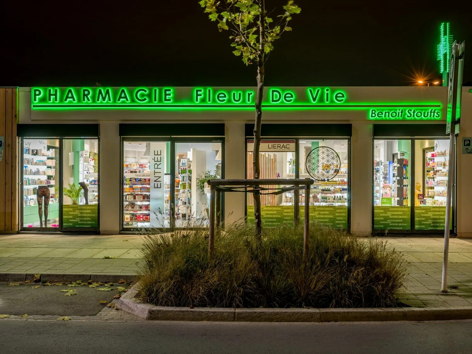 аптека гармония здоровья анжеро-судженск. аптека в эко стиле. аптека дизайн интерьера. аптека люксембург. медицинские приборы в аптеке.