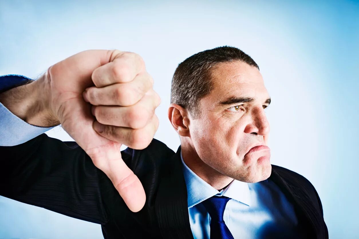 девушка с вопросительным лицом. недоволен квартирным вопросом. недоволен квартирным вопросом. ипотека в испании. недоволен квартирным вопросом.