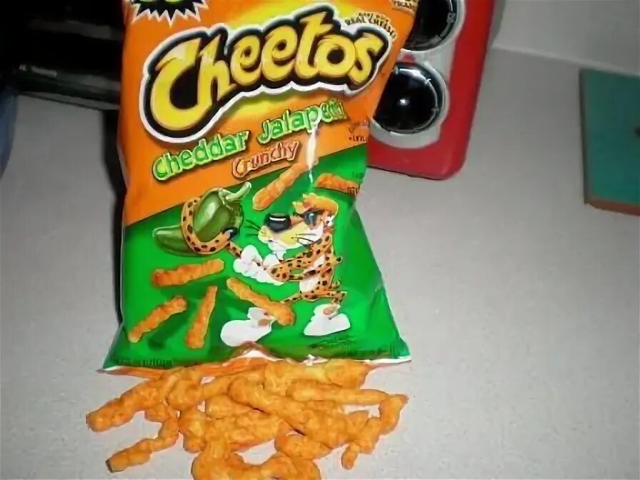 Что же это читос. Cheetos халапеньо. кранчи читос с халапеньо. читос чеддер. cheetos crunchy jalapeno.