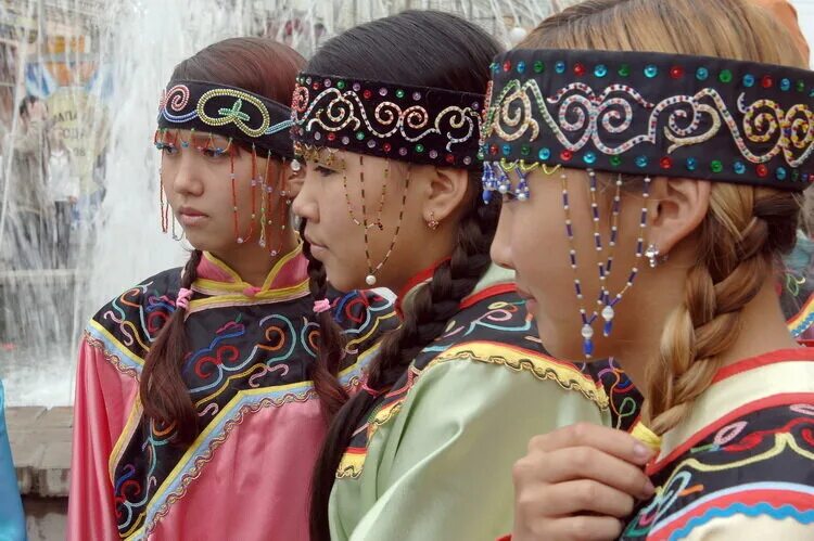 Тазы народ. Национальная одежда тазы. Тазы приморского края. Удэгейцы народ дальнего востока. Нанайцы и удэгейцы.