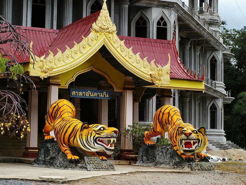 Храмы краби. Храм тигра Краби. Храм тигра в Тайланде. Пещера храма тигра Таиланд. Храм тигра на Краби Таиланд.