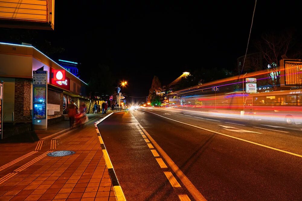 бестужев сочи ночной. сочи вечером. город сочи ночью. работа ночью сочи. олимпийская деревня сочи ночью.