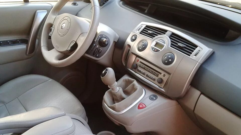 Купить сценик 2 дизель. Рено Гранд Сценик 2004. Renault Grand Scenic 2. Рено Сценик 2004 салон. Renault Scenic 2 2004.