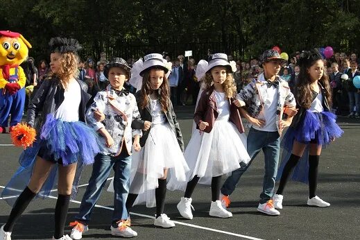 Прощай азбука праздник в первоклассники. Школа уна учителя. Класс территории. Прощание с букварем вырезаем. Школа уна медведково.