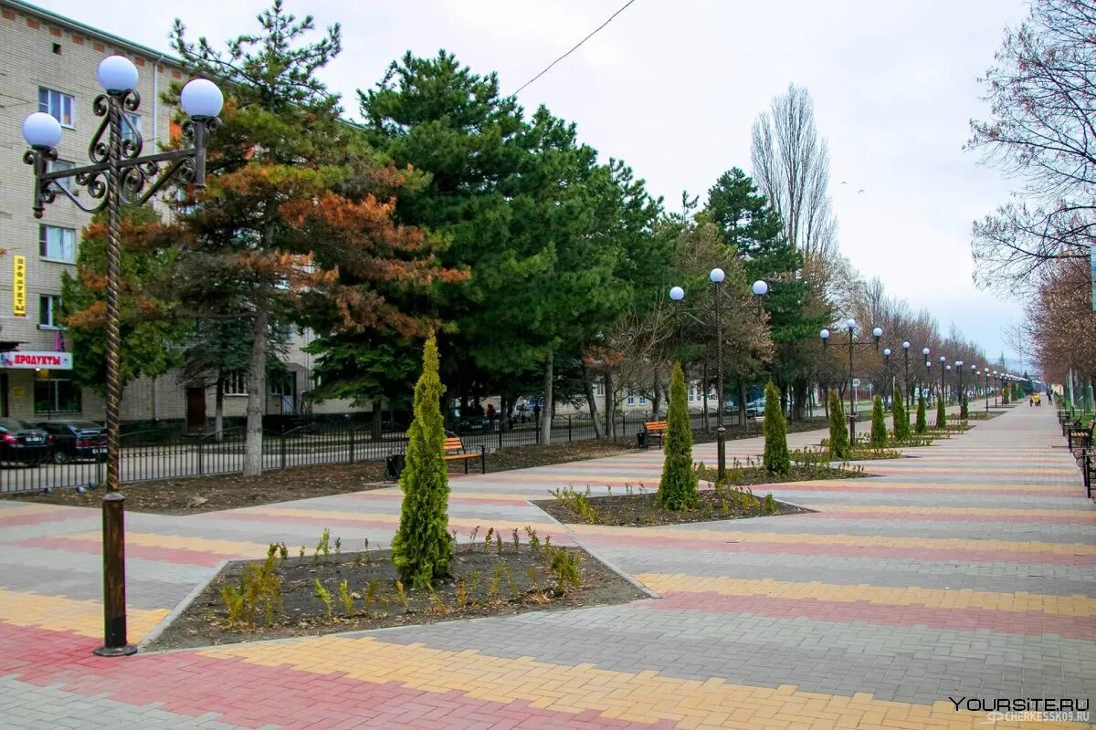 Территория черкесска. Столица КЧР Черкесск. Центральный парк Черкесск. Ленина Черкесск парк. Черкесск аллея Первомайская.