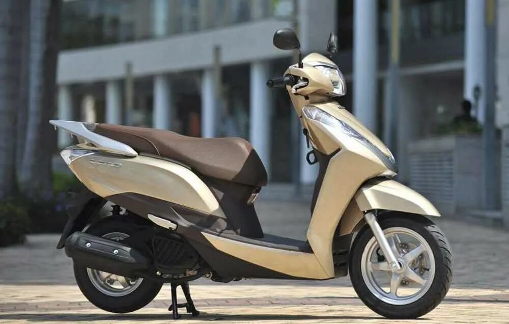 Honda lead 2023. Honda lead 125. Honda lead 2020. Honda lead 2022. Скутер версия