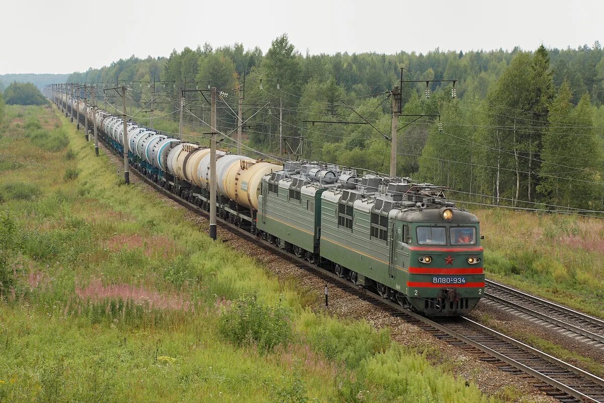 станция брантовка костромская область. станция шарья северной железной. вл60к с пригородным поездом. коромыслово станция жд. пригородный поезд мантурово шарья.