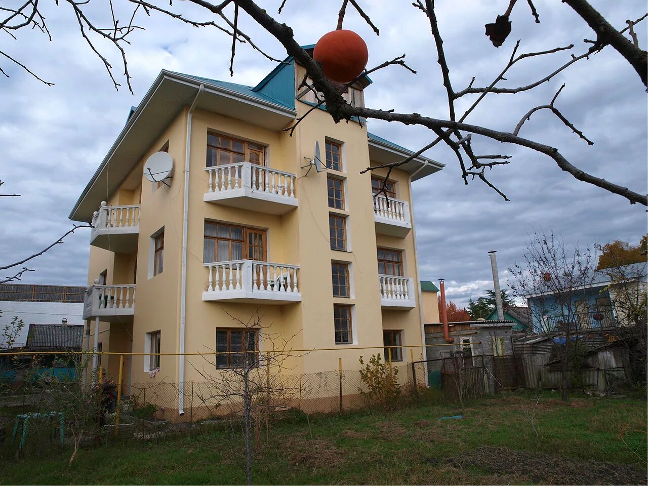 генрих 1 отель дагомыс. гостиница дагомыс. дамала дагомыс. гостиница милания дагомыс. отель генрих дагомыс.